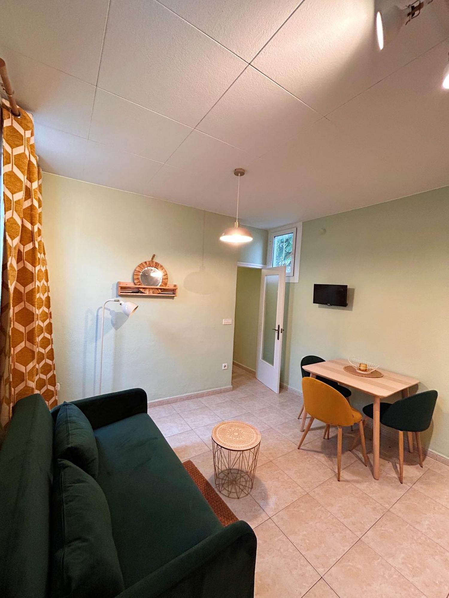 Central Market Apartment Калелья Экстерьер фото